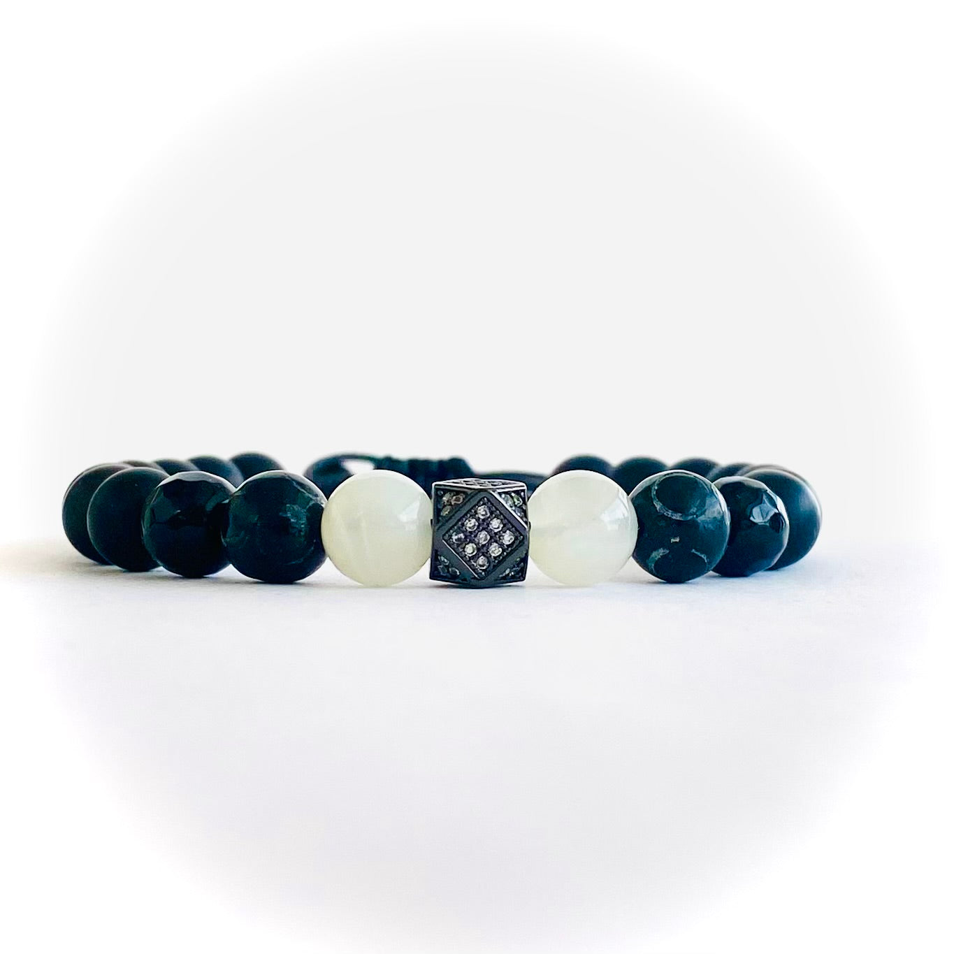 Pulsera con dije hexagona, onix, agata y piedra luna