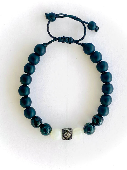 Pulsera con dije hexagona, onix, agata y piedra luna